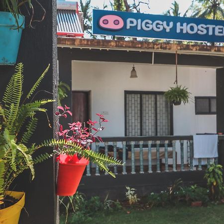 Piggy Hostel Вагатор Экстерьер фото