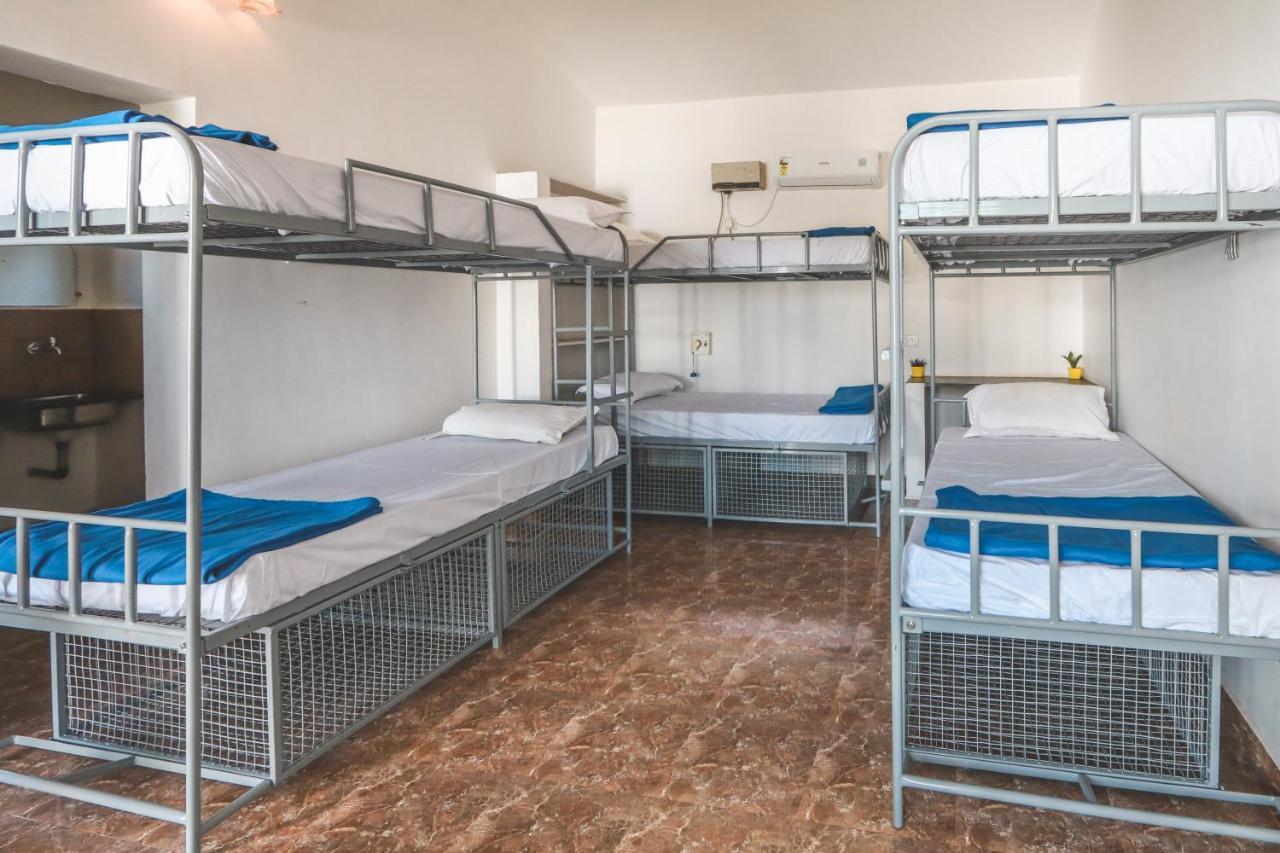 Piggy Hostel Вагатор Экстерьер фото