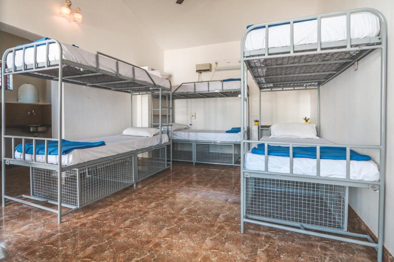 Piggy Hostel Вагатор Экстерьер фото
