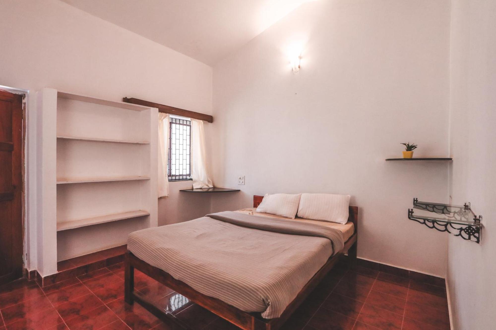 Piggy Hostel Вагатор Экстерьер фото