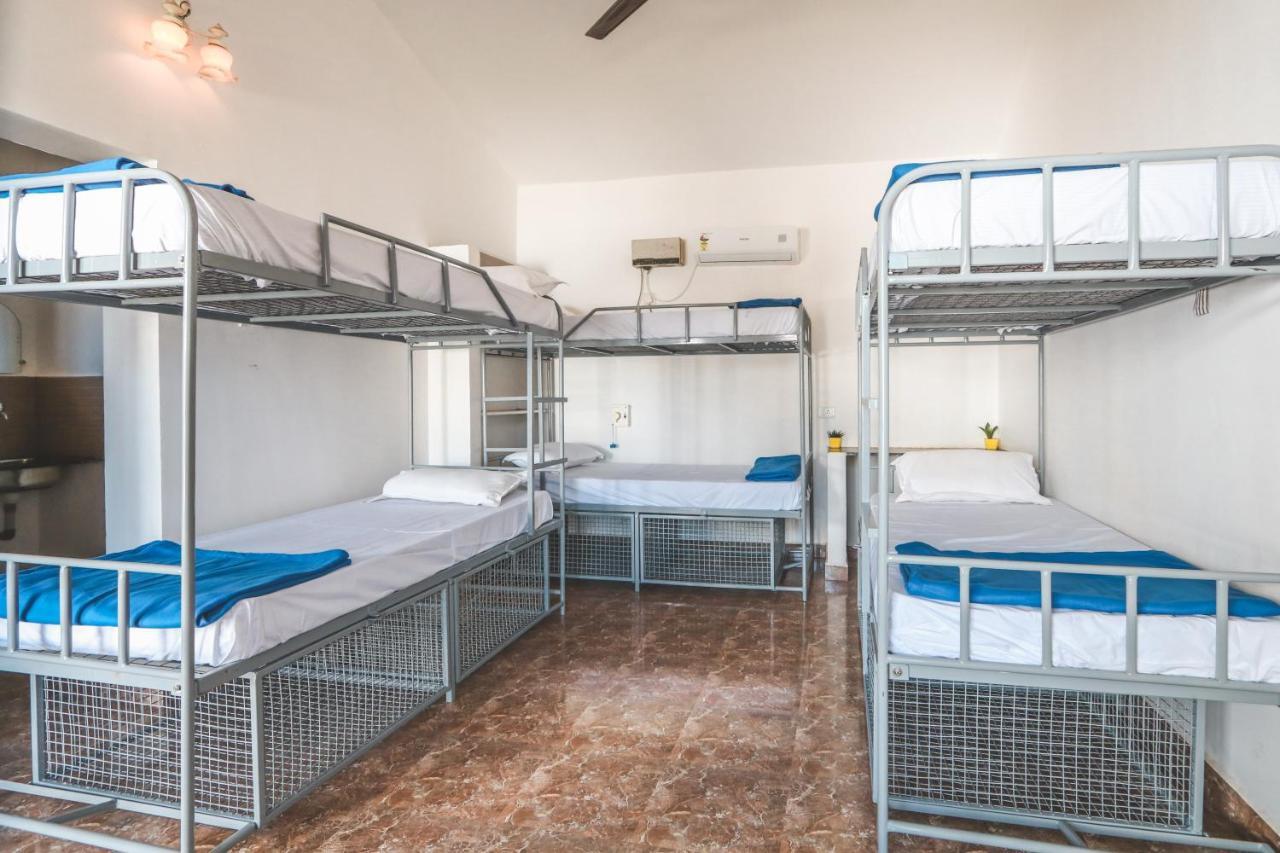 Piggy Hostel Вагатор Экстерьер фото