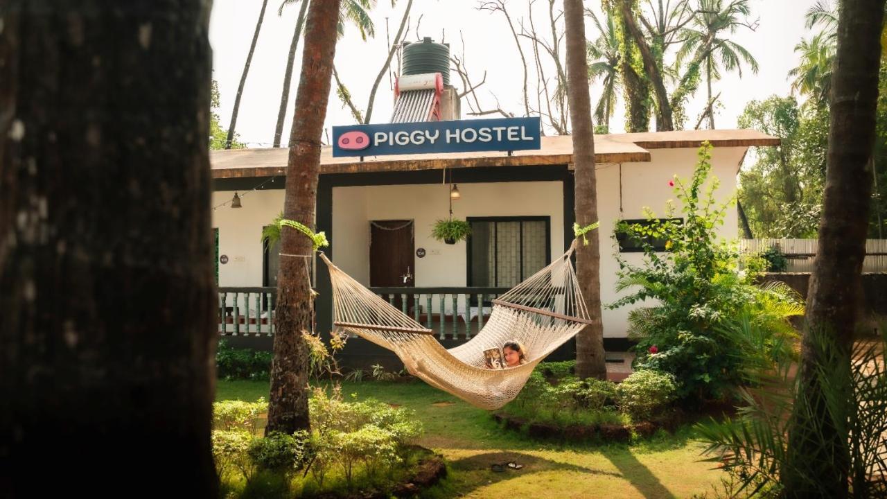 Piggy Hostel Вагатор Экстерьер фото